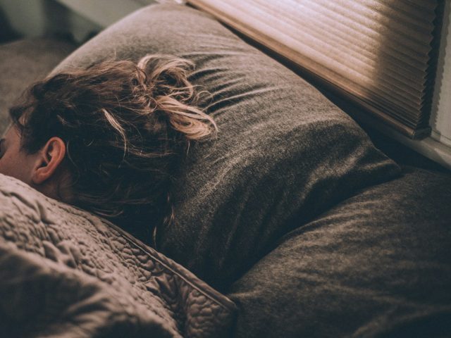 Pourquoi les migraines frappent-elles plus durement les femmes ?