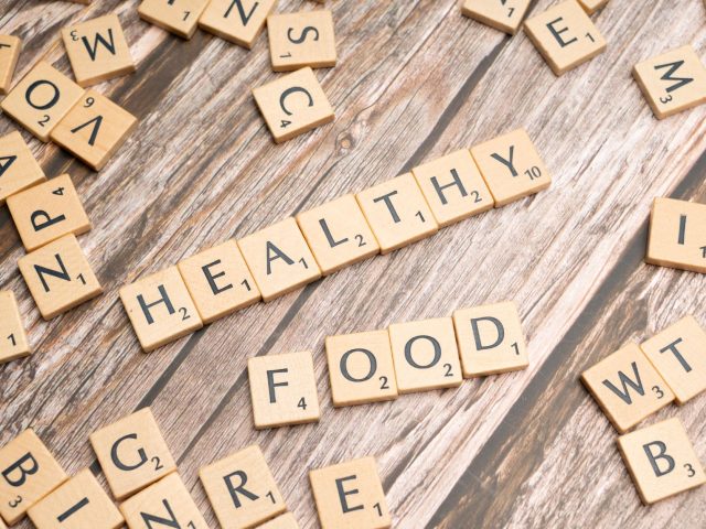 Ménopause : comprendre les risques de troubles alimentaires après 50 ans