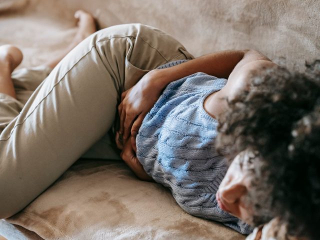 Dès l’adolescence, comprendre et soulager la dysménorrhée