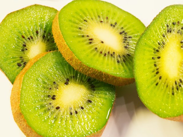 Le kiwi : l’allié inattendu pour votre transit intestinal